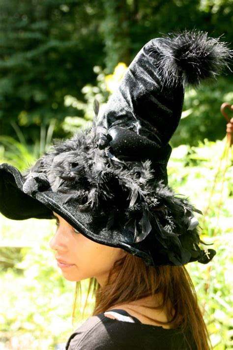 Fwather witch hat